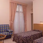 Centric בית הארחה 4*